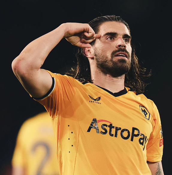 巴黎圣日耳曼惊险晋级,内维斯反思赛场表现并盛赞球迷