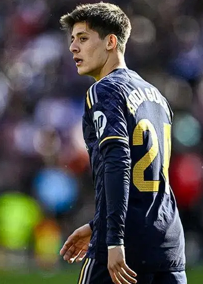 土耳其晋级世界杯：球员畅谈梦想与团队力量